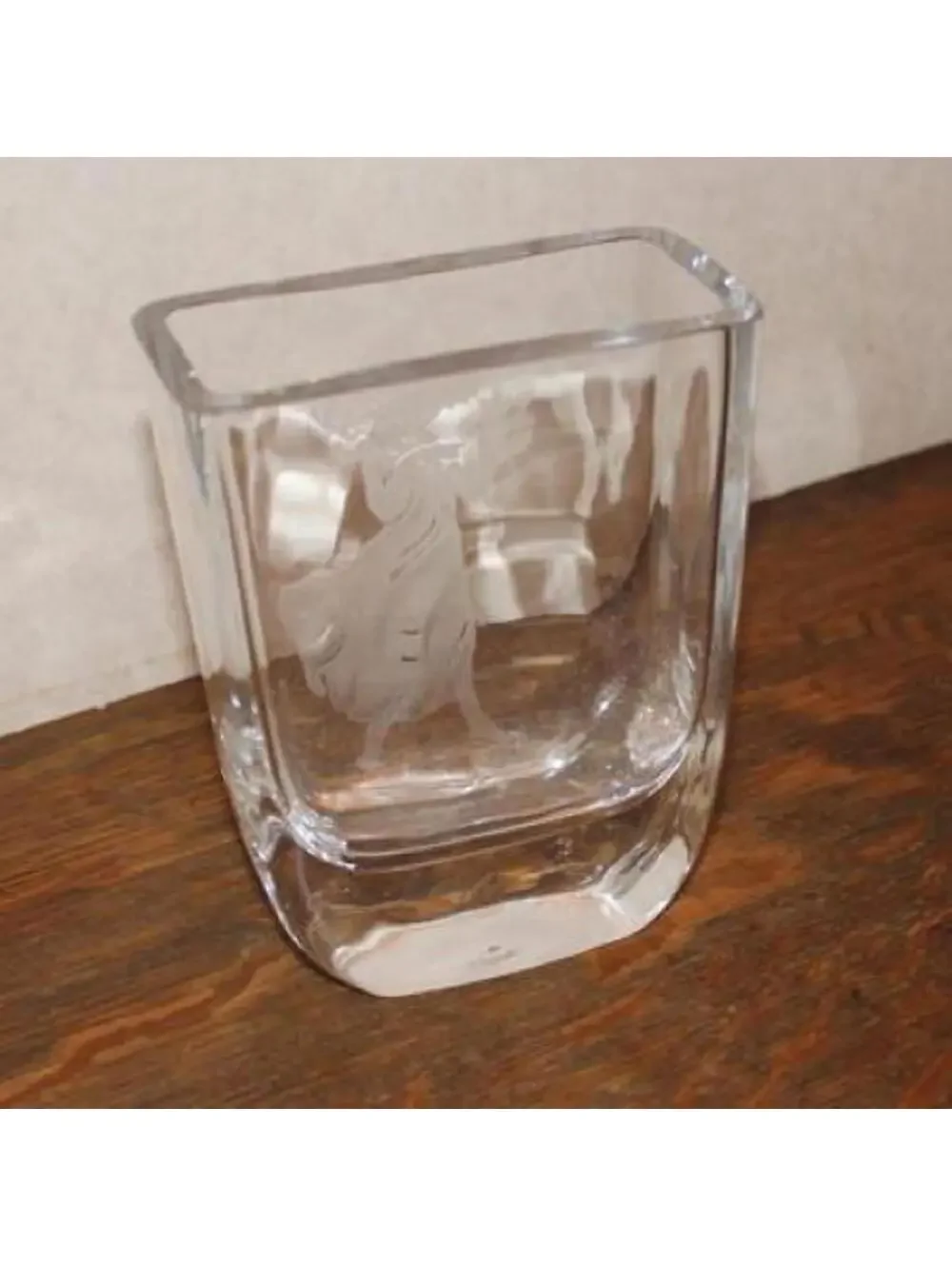 SEA of Sweden Handmade Etched Vase - Girl with Flower - Picture 4 of 4